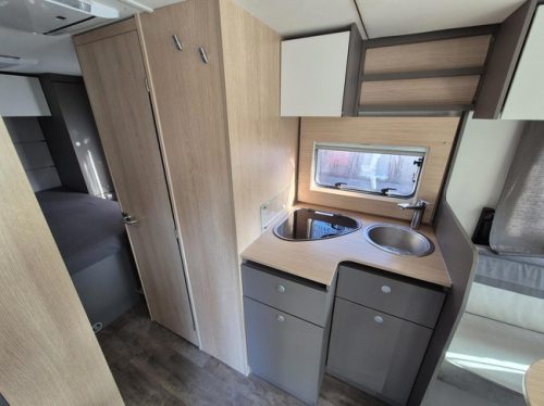 LMC Tourer Lift H 720 Queensbett &amp; Hubbett, 2x Klimaanlage, Kamera Foto: 15