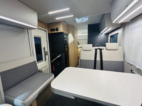 Adria MATRIX 670 SL Axess Lits s&eacute;par&eacute;s, plancher enti&egrave;rement plat, 5 places avec ceinture photo : 12