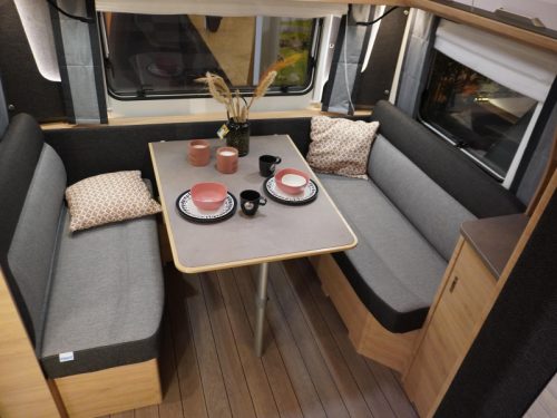 Knaus Sudwind Black Selection 460 EU ENKELE BEDDEN Foto: 4