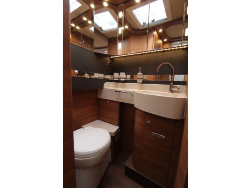 Carthago Chic C-Line I 4.9 LE-L Single beds + Pop-top roof  photo: 33