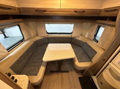 Hobby De Luxe 460 LU photo: 5