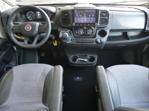 Sunlight T58, French bed, Air suspension, Hydraulic leveling jacks photo: 3