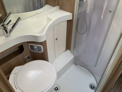 Carthago Malibu I 460 AUTOMATIC 150 hp Integral, Length-beds & Pull-down bed, Garage, Engine air conditioning, Roof air conditioning, Level System, Camper centrum on the road Marum photo: 23