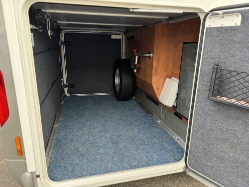 Carthago Chic C-Line II I 4.9 LE no pull-down bed single beds photo: 3