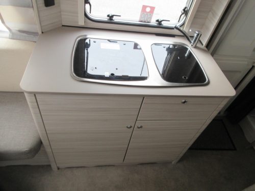 Dethleffs C'Joy 480 QLK FAMILIENWOHNWAGEN, VORZELT  Foto: 11