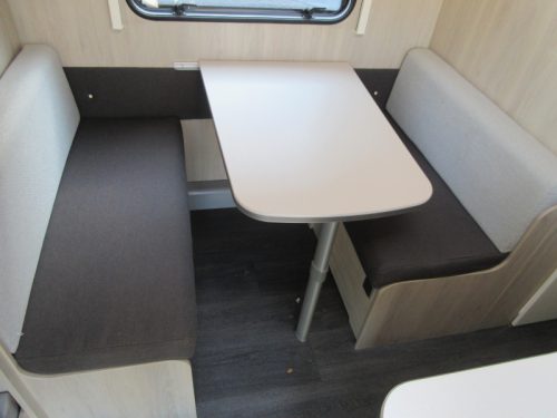 Caravelair Alba Family 426 WITH DOREMA AWNING photo: 8