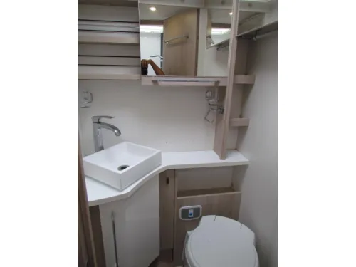 Rapido 666 F Single beds, Pop-top roof, Automatic transmission  photo: 7
