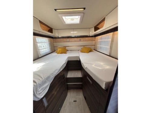 Laika Ecovip 4009 L automatic, E&P single bed photo: 1