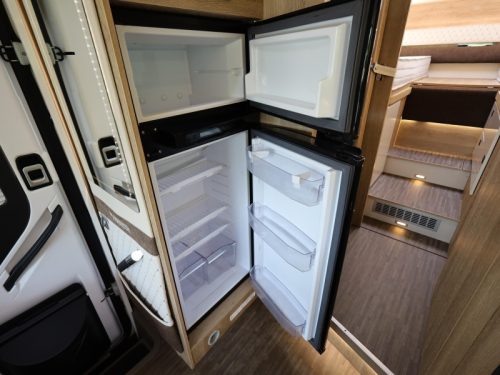 Mobilvetta Kea 86 I roof air conditioning | single beds photo: 9