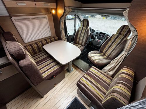Bavaria T 73 Queensbed, Wohnmobil Foto: 4