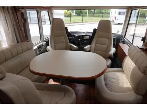 Hymer B class 678 2 person version photo: 10