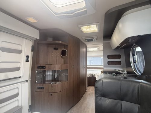 Eriba T 820 (TOURING 820) full options EP level systeem lits jumeaux XT mover Truma panneaux solaires 2x climatisation de toit Dometic parabole &eacute;lectrique photo : 20
