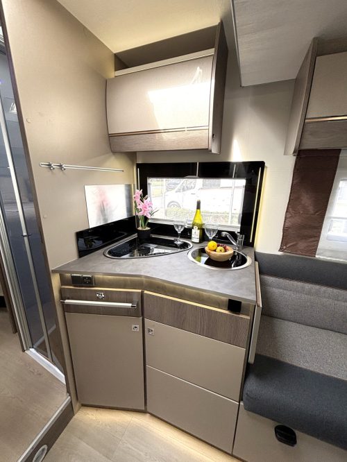 Chausson 768 XLB Titanium AUTOMATIC QUEEN BED + LIFT BED + F2F photo: 7