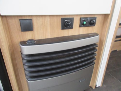 Dethleffs Camper 500 FR MIT Rangierhilfe, KLIMAANLAGE, Markise  Foto: 15