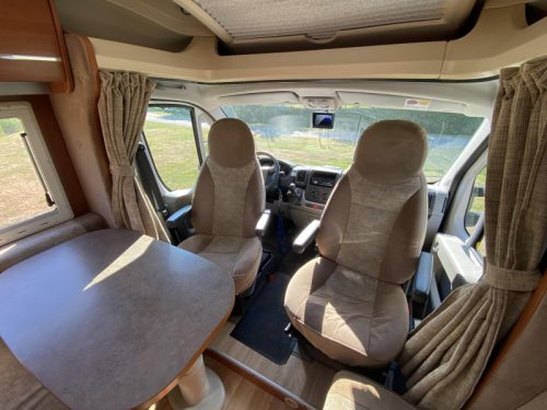Challenger Mageo 118 large double bed photo: 3