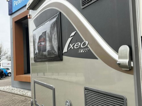 B&uuml;rstner New Coupling | French Bed | 4 Pers | Off Grid | Electric Lift Bed photo: 5