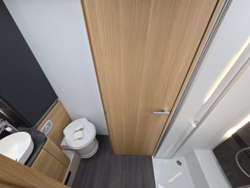 Adria Matrix Plus 670 DL Neuestes Modell 8-Gang-Automatik Foto: 10