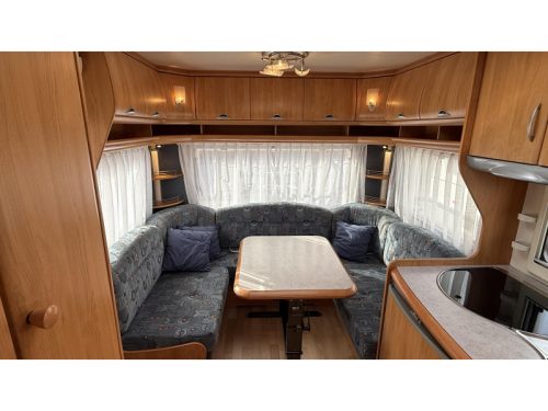 Hobby Excellent Easy 460 UFE franz&ouml;sisches Bett Rundsitzgruppe Toilette Foto: 1