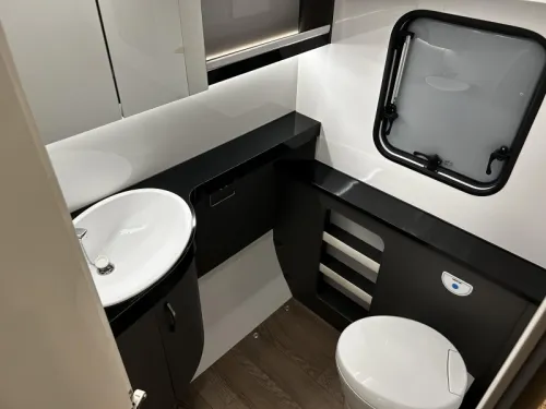 Hobby Excellent 460 SL Met mover en luifel  foto: 7