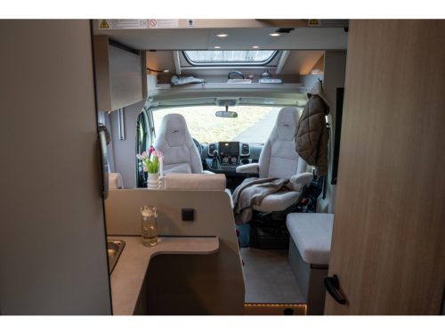 LMC Tracer 690EL model 2027 single beds photo: 6