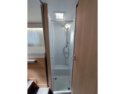 Adria Coral 650 DL L&auml;ngsbetten/face2face/heavy Foto: 14