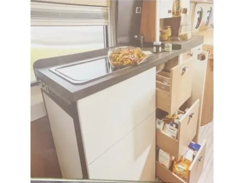 Malibu Van Two Rooms 640 L&auml;ngsbetten, Automatik Foto: 6