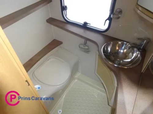 Caravelair Venicia 420 Met Dwars Bed en Treinzit  foto: 19