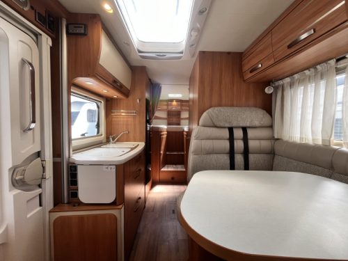 Hymer Exis-i 588 automaat en 150pk  foto: 6