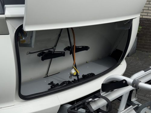 Hobby De Luxe 495 UL with single beds **Mover/Bike rack/Awning/Outdoor gas/2nd service hatch/1st owner/Very neat caravan** photo: 11