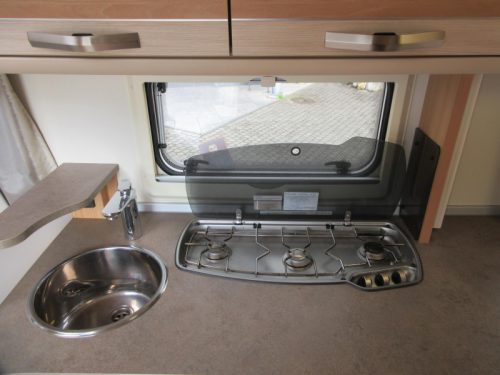 Knaus Sudwind 450 FU MOVER UND VORZELT Foto: 8