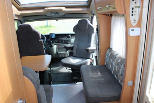 Knaus Sun Ti 700 Meg, Querbett, Garage, drehbare Vordersitze, Halbdinette, Sitzbank. Bj. 2008 Marum (Groningen) Foto: 4