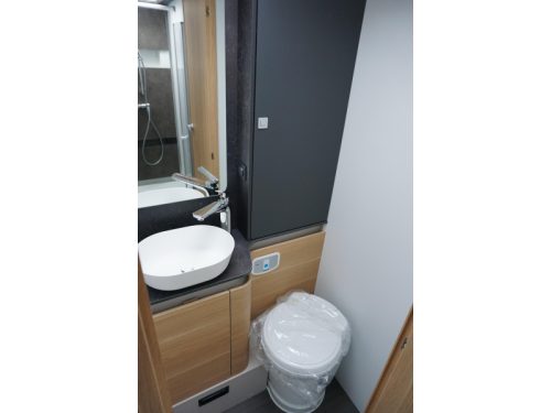 Adria Coral Plus 670 DL Foto: 11