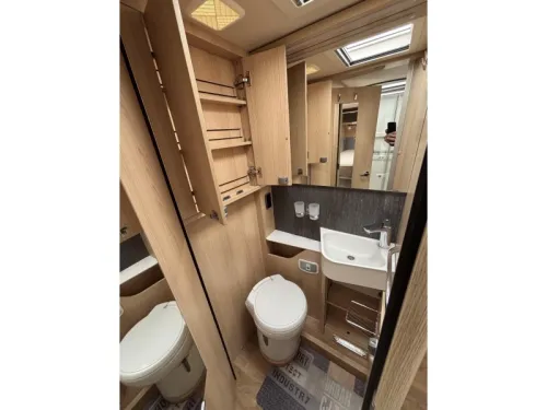 Hymer B ML I 790 Mercedes + Queensbett Foto: 12