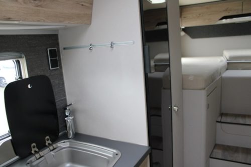 Int&eacute;gral l&eacute;ger jeune Hymer Exsis I 580 Pure 9G Tronic AUTOMATIQUE lits jumeaux (58 photo: 34