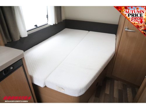 Knaus Sport 450 FU Middenkeuken Rondzit foto: 16