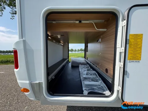 Adria Matrix 640 DC Queensbed / Face to face photo: 7