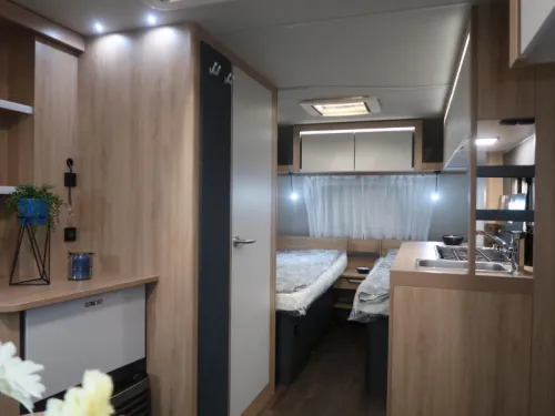Knaus Sport 460 EU SINGLE BEDS / SPACIOUS SEATING photo: 2
