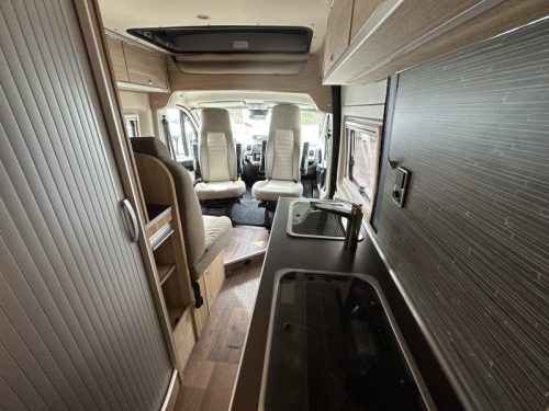 Hymer Yellowstone 640 AUFSTELLDACH + L&Auml;NGSBETTEN Foto: 12