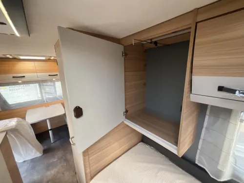 Dethleffs Summer Edition 460 EL SINGLE BEDS-XL REFRIGERATOR photo: 14