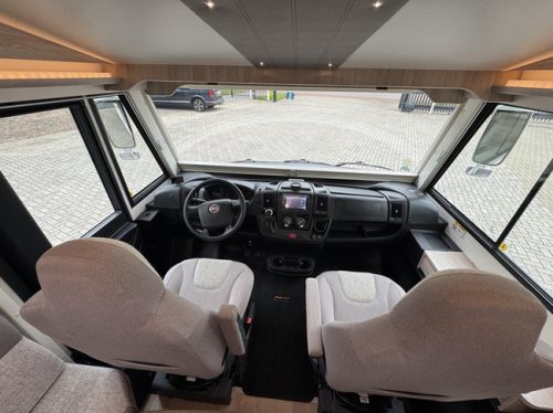RAPIDO 896 F Automatik - Queensize-Bett Foto: 19