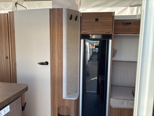 Eriba Touring 630 Legend Mover/Thule awning  photo: 4