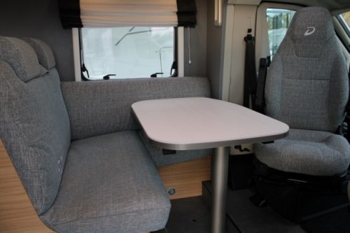 Dethleffs 7052 DBM Just 90 Queenbed + Hubdach ger&auml;umige Garage (94 Foto: 23