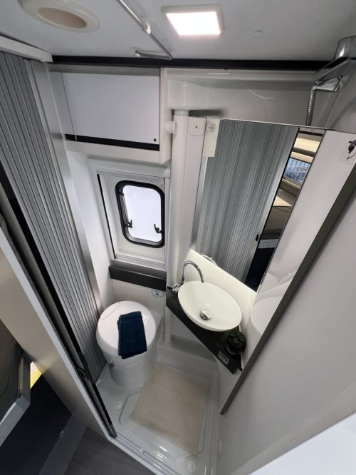 Adria Twin Supreme 640 SGX 9-SPEED AUTOMATIC SOLAR PANEL photo: 8