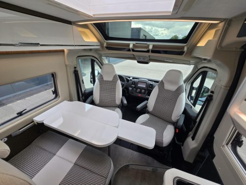 Karmann Davis 640 Lengte Bedden 9G Automaat  foto: 8