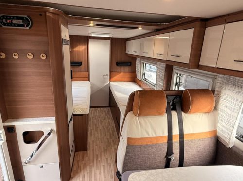 LMC H747 Single beds and a pop-top roof, bearlock, camera photo: 13