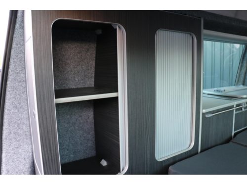 Fourgon am&eacute;nag&eacute; Volkswagen Transporter TDI 150ch Automatique T6 | Climatisation | Si&egrave;ges chauffants | Vitres &eacute;lectriques | 4 couchages | nouvel int&eacute;rieur | R&eacute;frig&eacute;rateur + cong&eacute;lateur | photo : 18