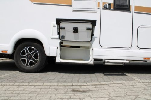 Robust AUTOMATIC 180 hp Malibu I 490 LE by Carthago lift and single length beds (124 photo: 16