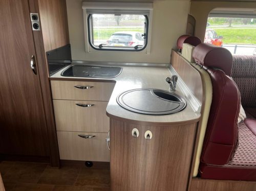 B&uuml;rstner New Coupling | French Bed | 4 Pers | Off Grid | Electric Lift Bed photo: 18