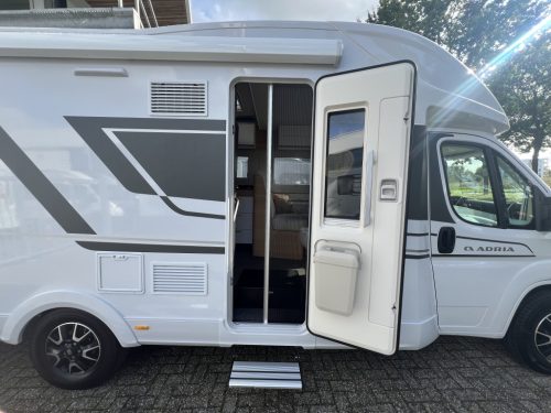 Adria Matrix 670SL SINGLE BEDS+POP-TOP ROOF SOLAR PANEL 4,805KM! photo: 5
