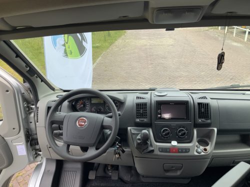 Knaus Van Ti 600 ME &ndash; Complete 3 liter 160 HP Semi-integrated, fixed bed, half-dinette, swivel seats Motorhome centre on the road photo: 9